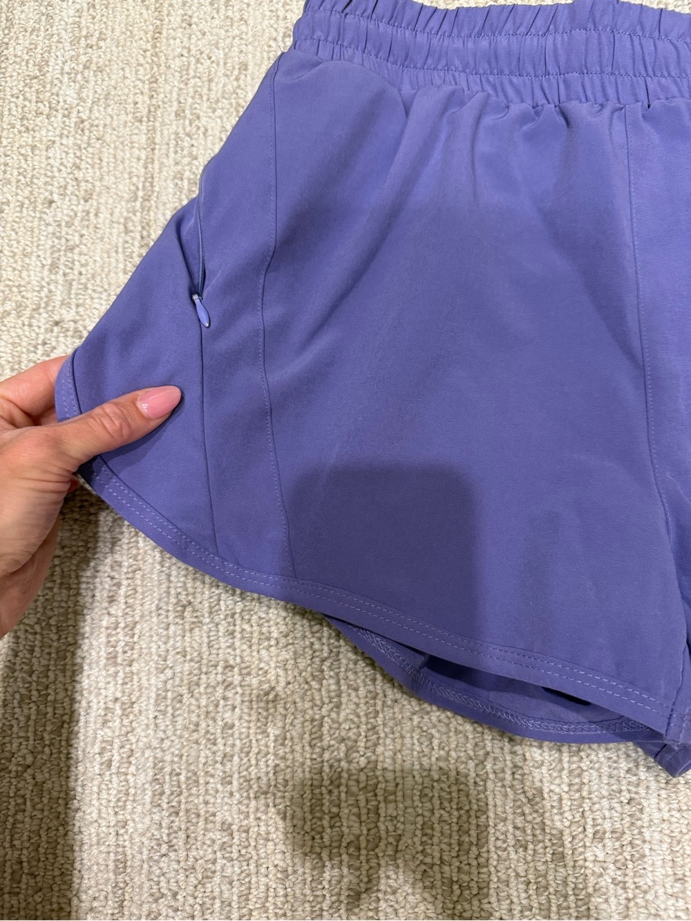 Lululemon shorts size 6 - Picture 2 of 4
